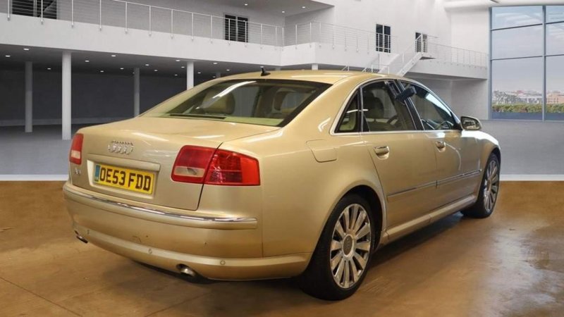 AUDI A8