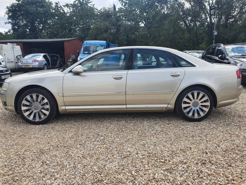 AUDI A8