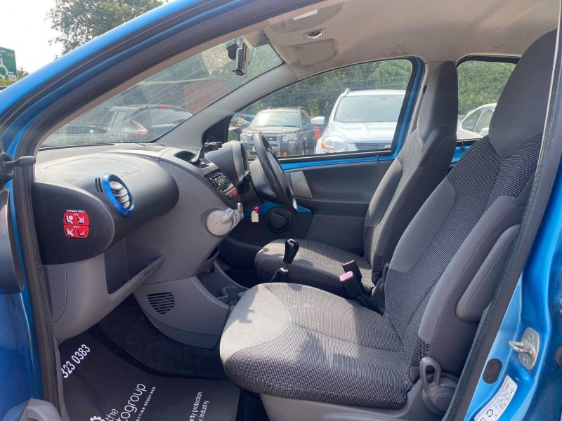 PEUGEOT 107