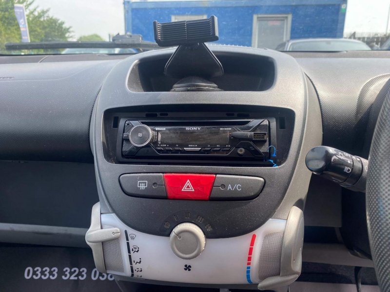 PEUGEOT 107