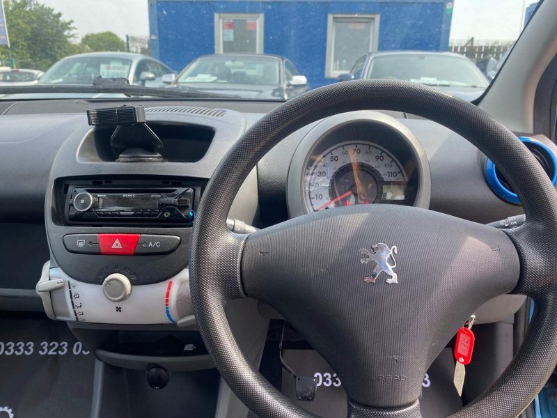 PEUGEOT 107