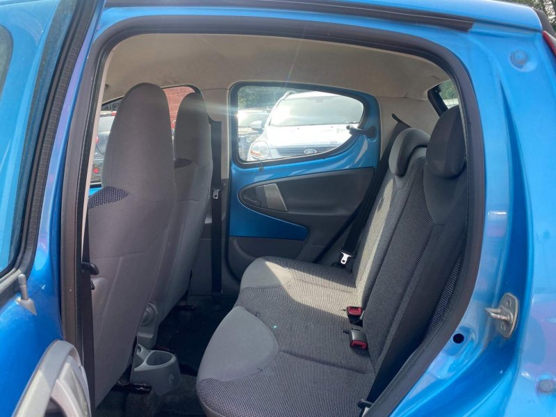 PEUGEOT 107