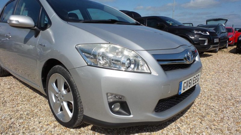 TOYOTA AURIS