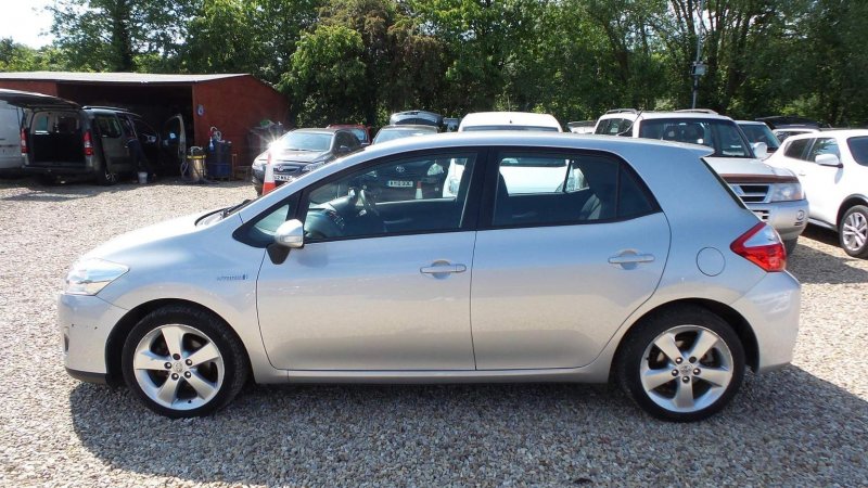 TOYOTA AURIS