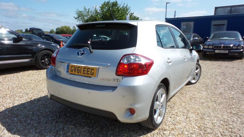 TOYOTA AURIS