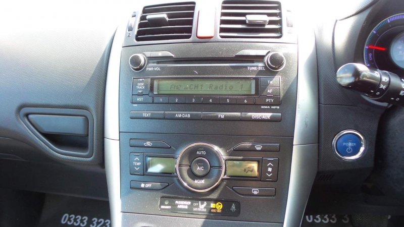 TOYOTA AURIS