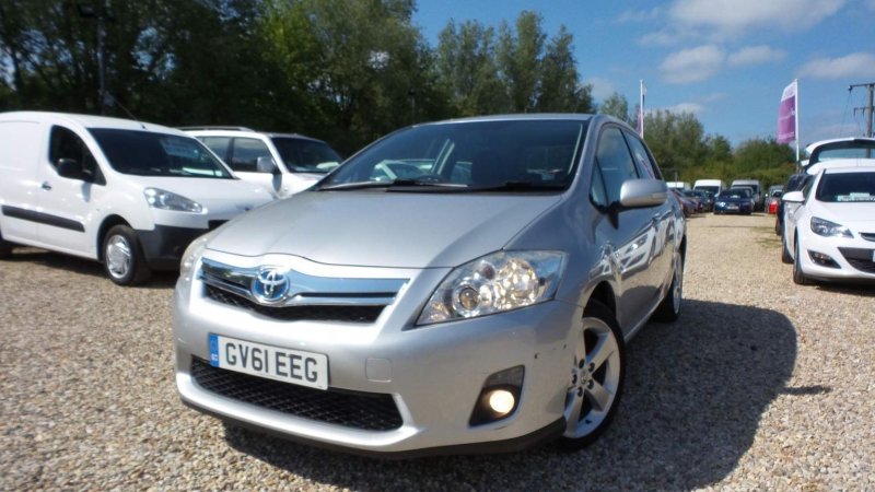 TOYOTA AURIS
