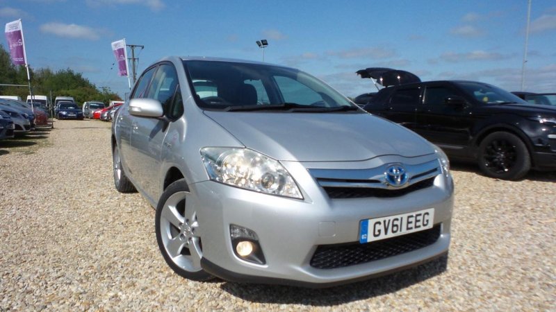 TOYOTA AURIS