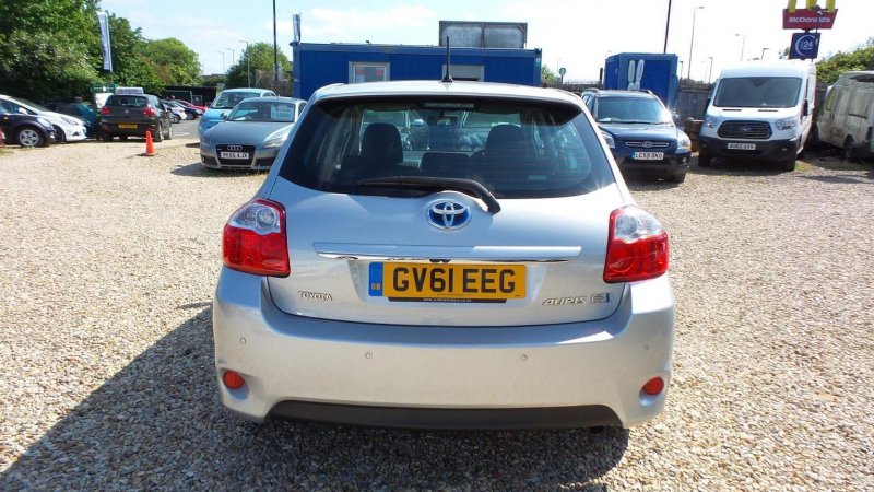 TOYOTA AURIS