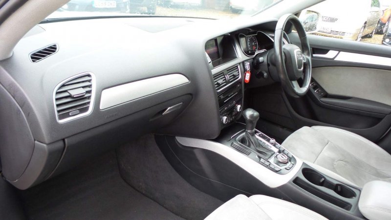 AUDI A4 AVANT