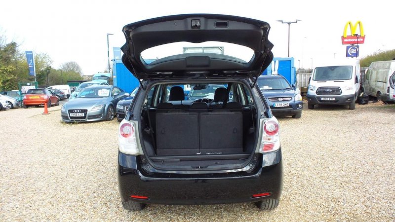TOYOTA VERSO