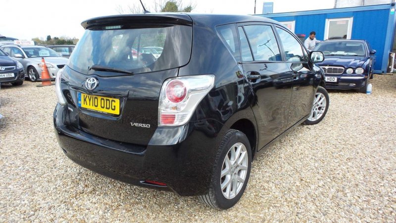 TOYOTA VERSO