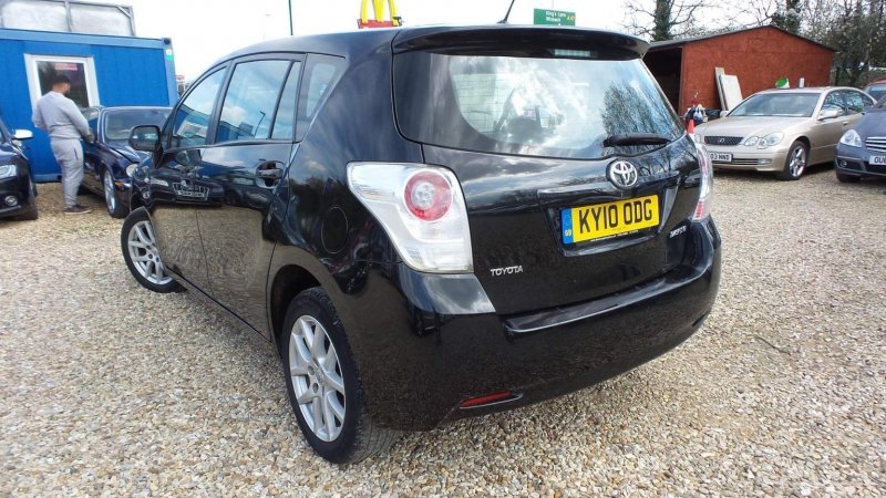 TOYOTA VERSO
