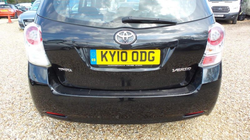 TOYOTA VERSO