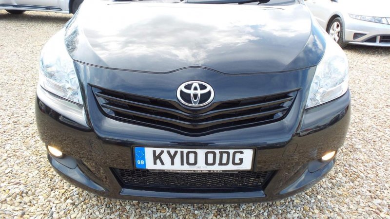 TOYOTA VERSO