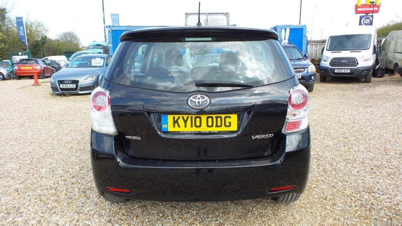 TOYOTA VERSO