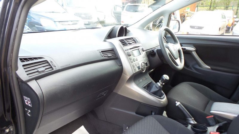 TOYOTA VERSO