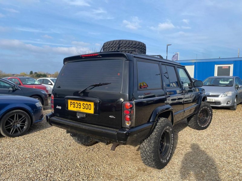 JEEP CHEROKEE