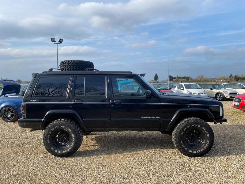 JEEP CHEROKEE