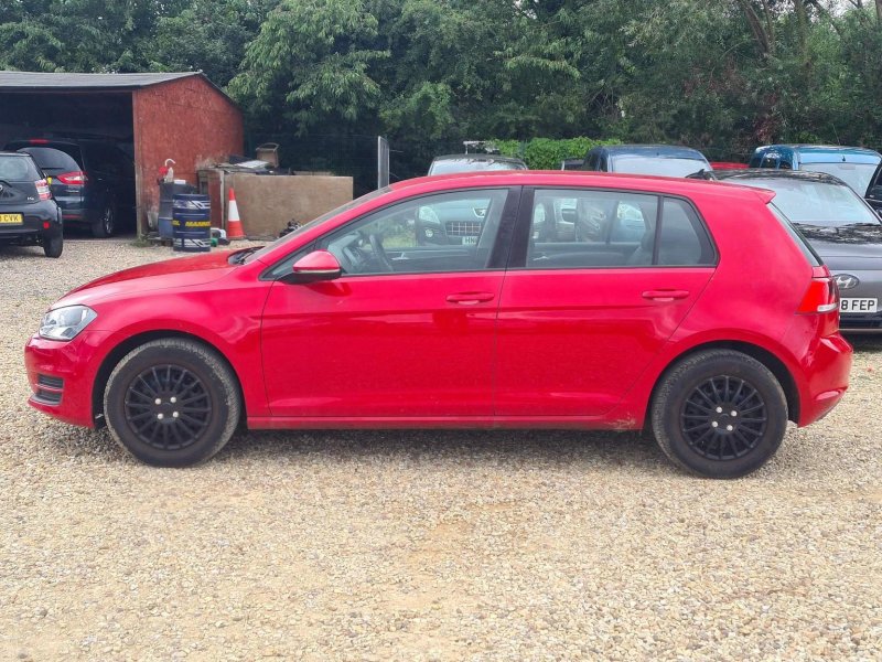VOLKSWAGEN GOLF