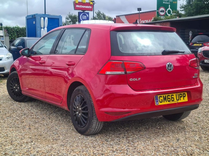 VOLKSWAGEN GOLF