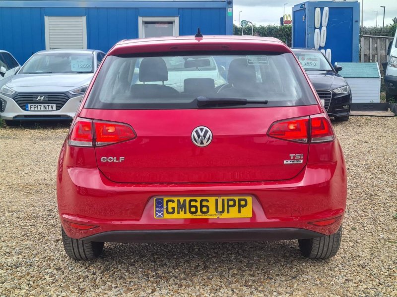 VOLKSWAGEN GOLF