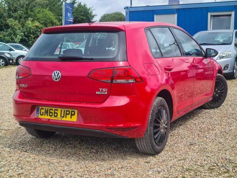 VOLKSWAGEN GOLF