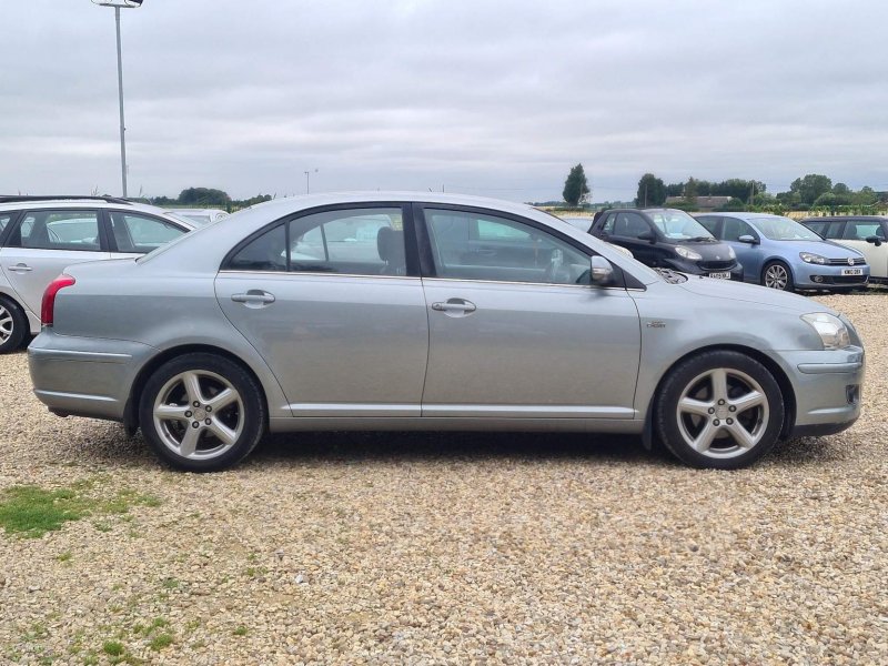 TOYOTA AVENSIS