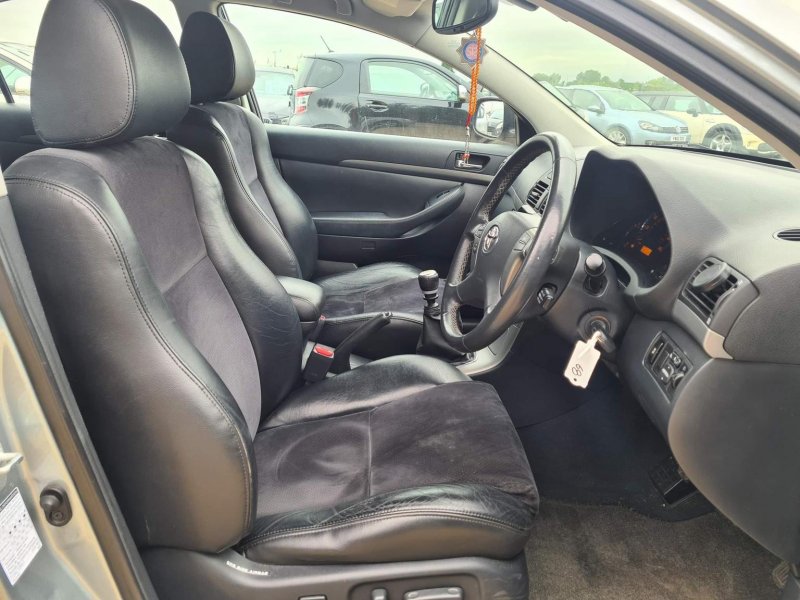 TOYOTA AVENSIS