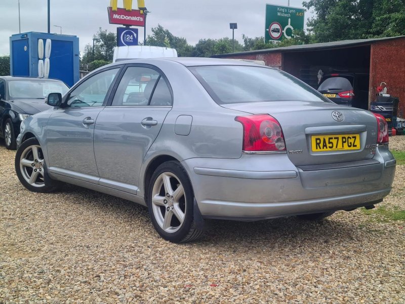 TOYOTA AVENSIS