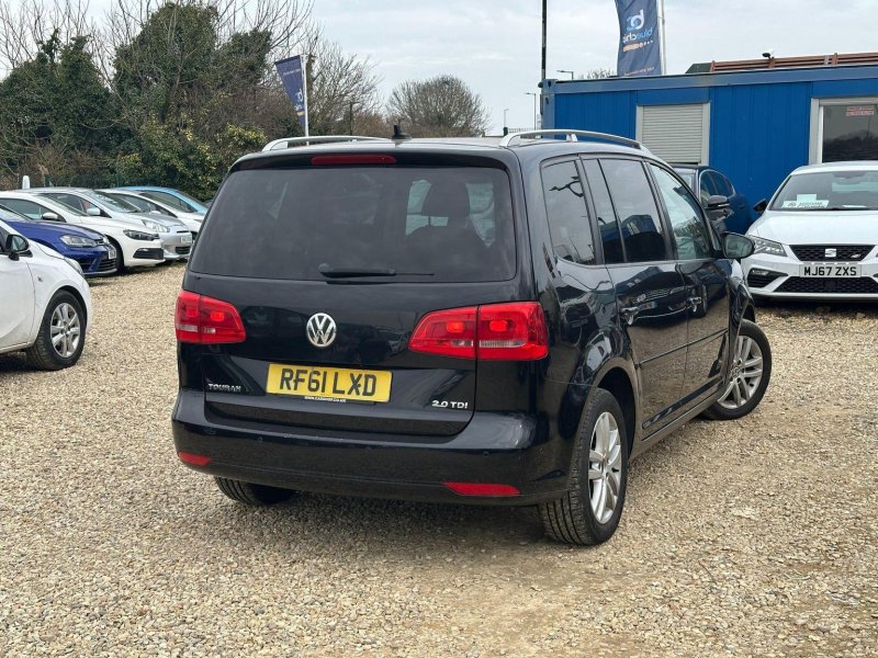 VOLKSWAGEN TOURAN