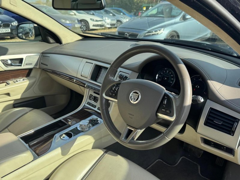 JAGUAR XF