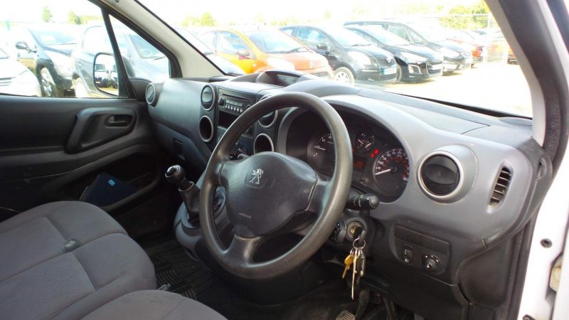 PEUGEOT PARTNER
