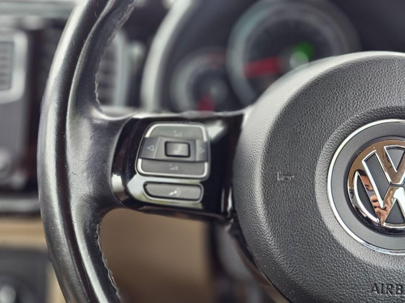VOLKSWAGEN BEETLE