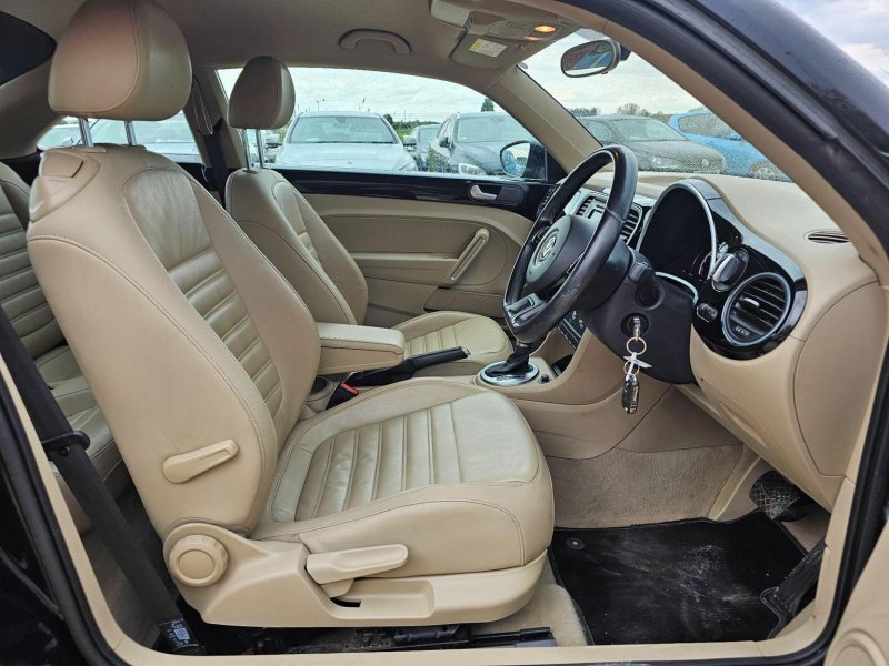 VOLKSWAGEN BEETLE