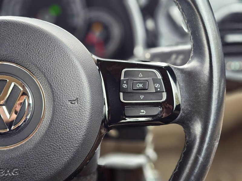 VOLKSWAGEN BEETLE