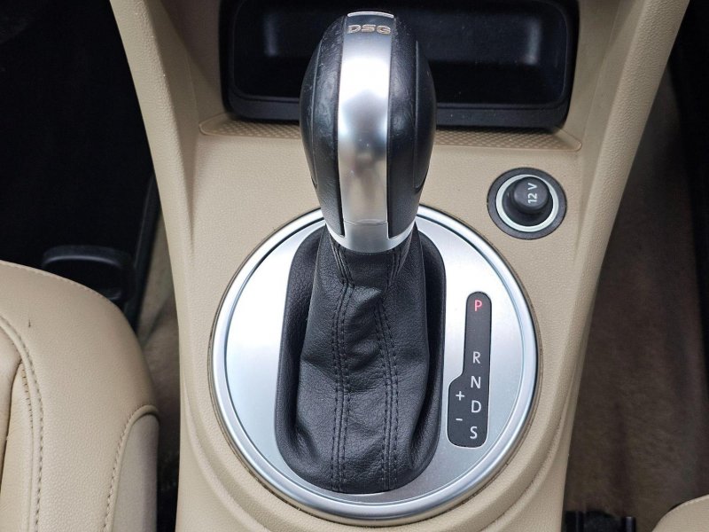 VOLKSWAGEN BEETLE