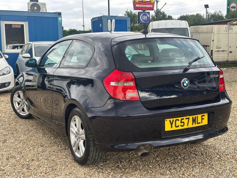 BMW 1 SERIES