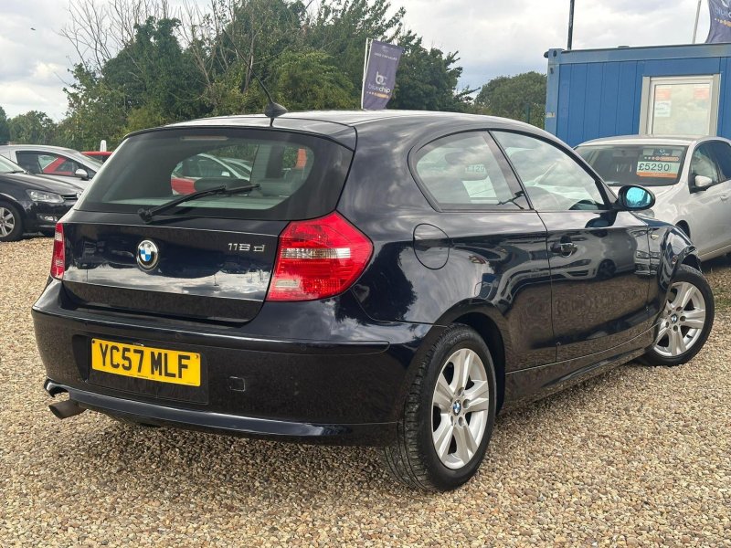 BMW 1 SERIES